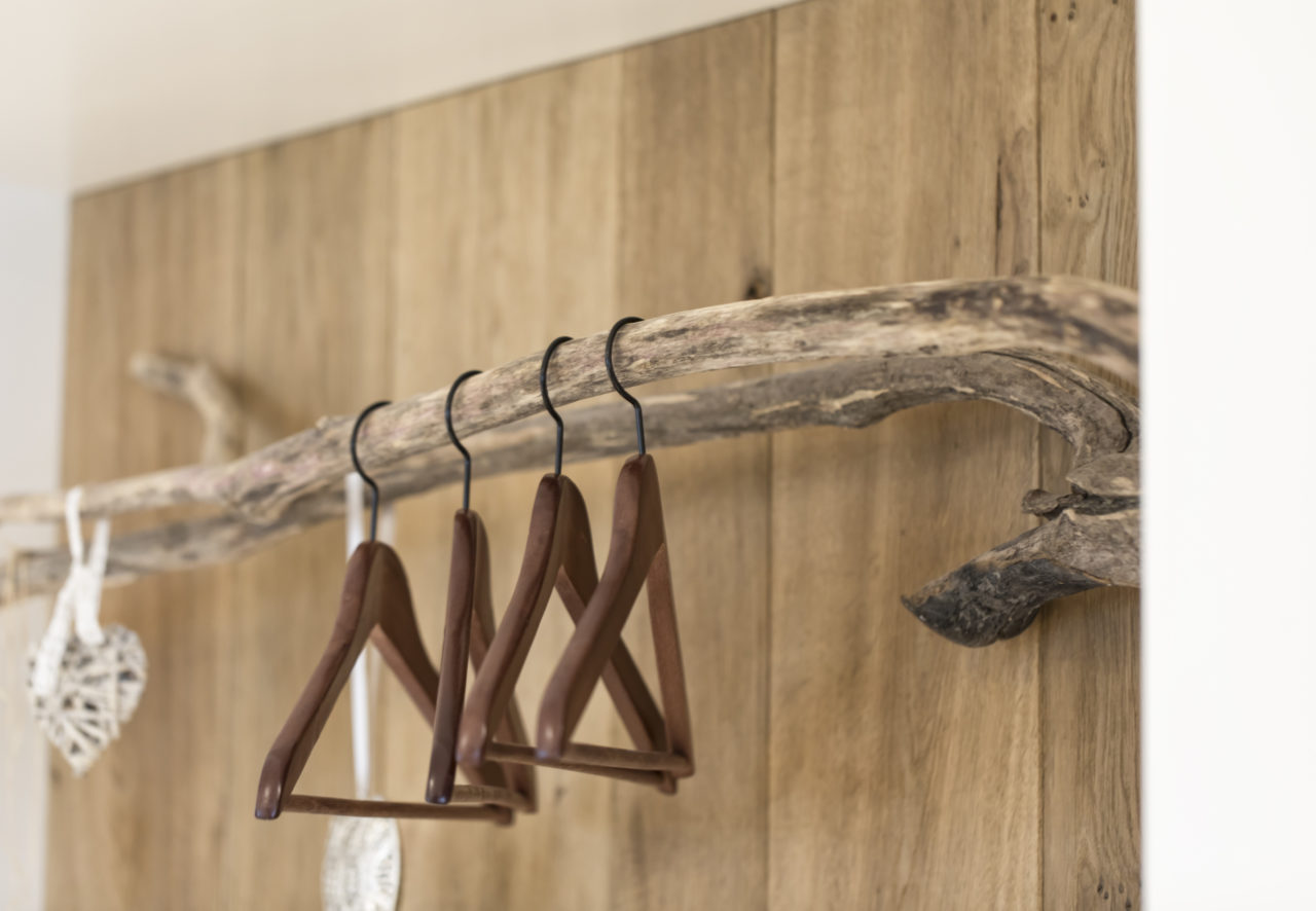 08_aufstockung_efh_garderobe_kleiderbu%cc%88gel_treibholz