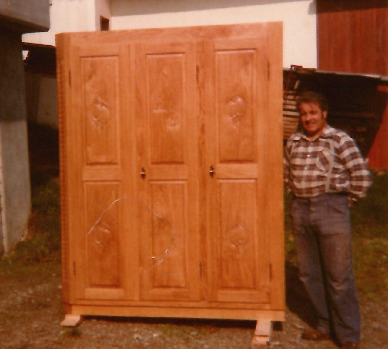 4_1977_transport_holzschraenke