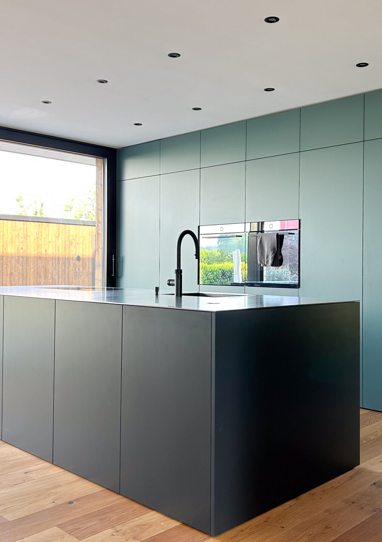 20230526_063549212_ios