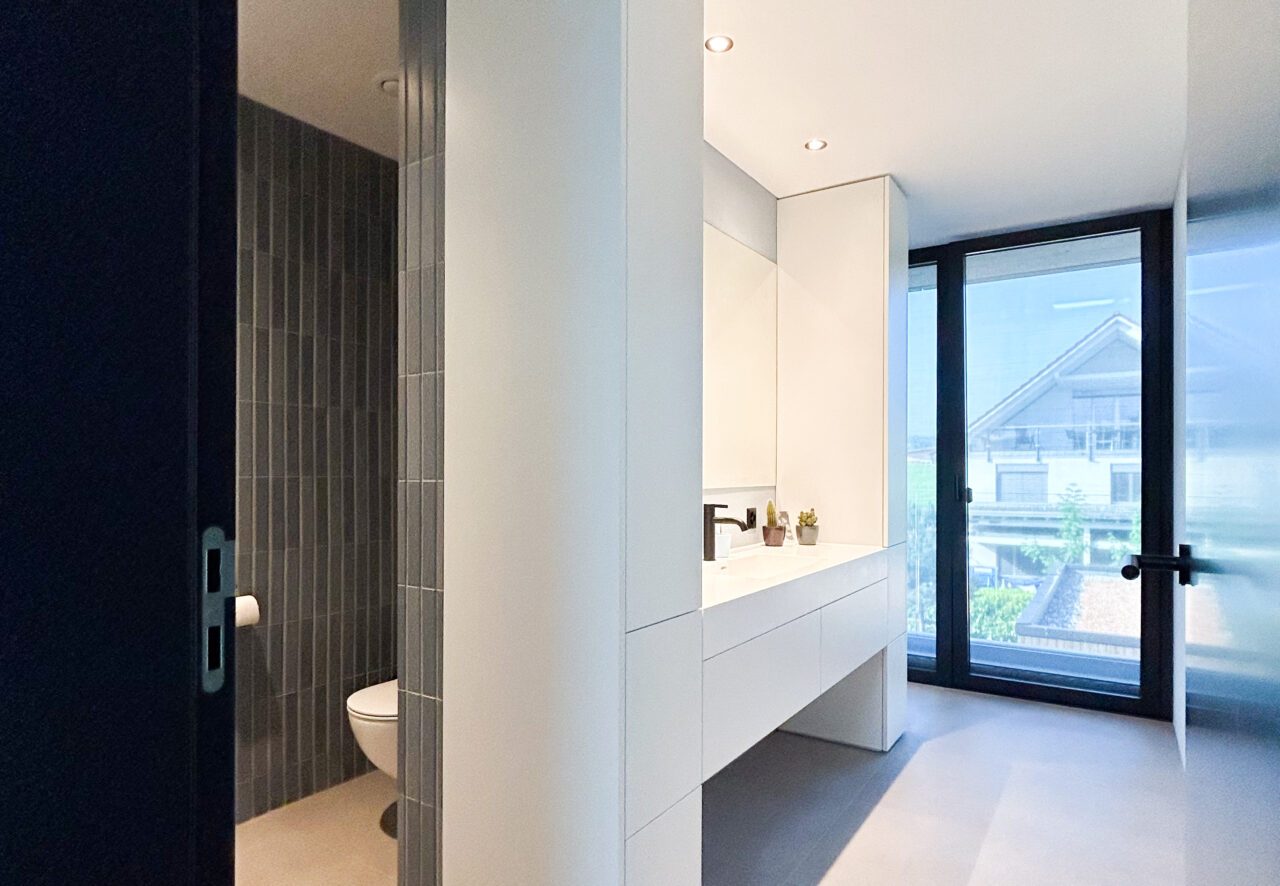 20230526_063920469_ios