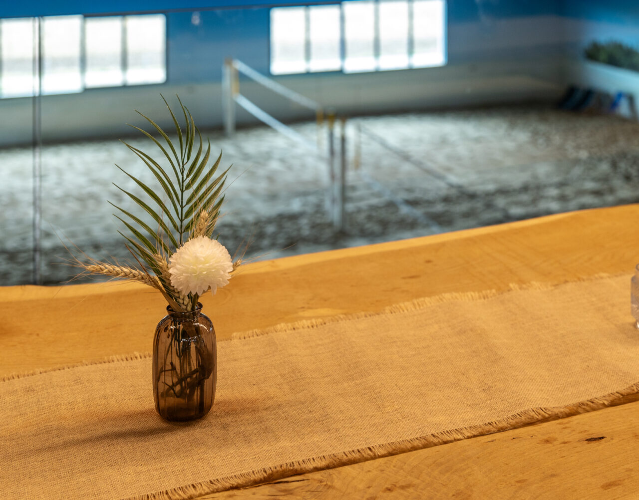 Wargerbösch AG | Gastro | Genusswerk | Balkon mit Blick aufs Beachfeld